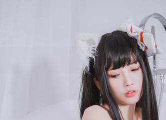 清颜真德秀的照片里，黑色变得那么显眼，我眼睛都直了。