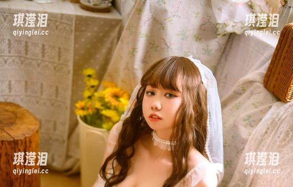 看嘿！渡边早季Saki婚纱里的每一寸都是美图，这岁月的成本可不是小事！