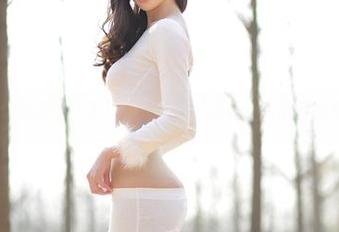 爱丝 – 佳慧教室:不只是写作业,还有让人脸红的写真图集