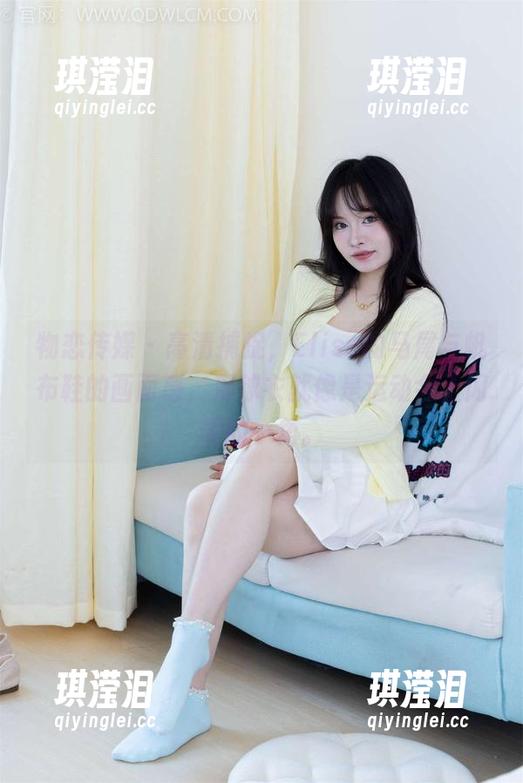 物恋传媒-elise 物恋传媒 - 高清捕捉,Elise的马尾与帆布鞋的画面感,那球衣就像是运动会上闪耀的一角。