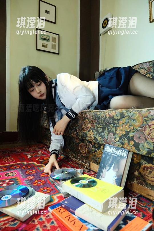 白莉爱吃巧克力短裤写真集，错过了可是会后悔的！最新上架！