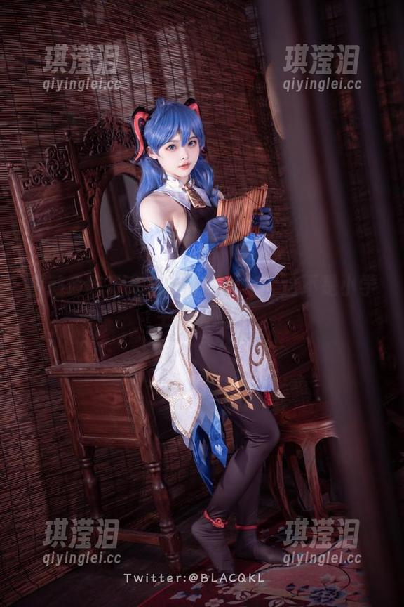 白莉爱吃巧克力的制服合集：这不是小学生的班服哦
