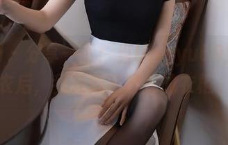 秀人网 – 分享一下：当lingyu69穿上毛衣后，我开始审视我的衣柜。
