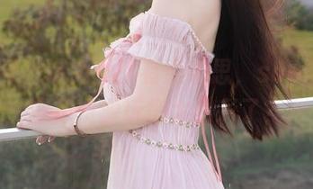 秀人网 – 这兔女郎有点意思,sophie余冰把资源玩得太出彩了?