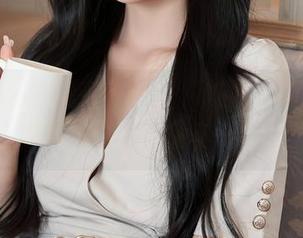 秀人网 – 一身和服的南初妹妹，正经她不一定懒得穿，爱穿的样子又太好看