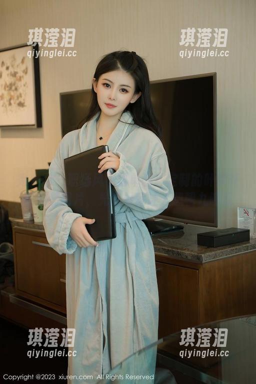 秀人网-叶梦轩 秀人网 - 职场风不再单调!定制的叶梦轩职业装图片,光是看就让人想朝九晚五