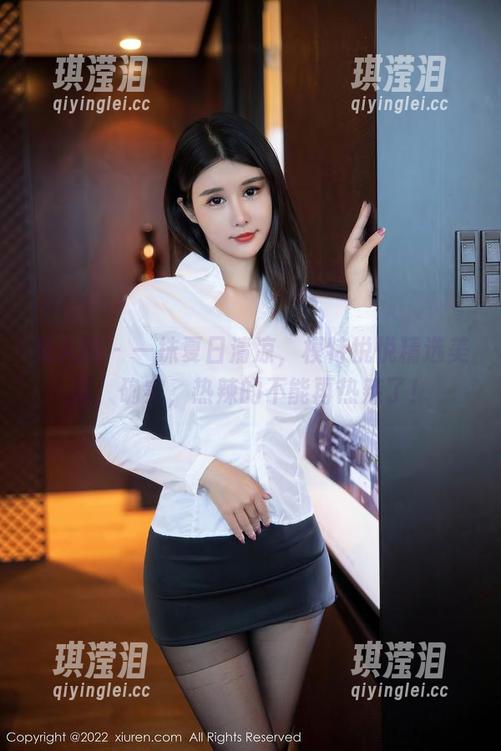 秀人网-模特悦悦 秀人网 - 一抹夏日清凉,模特悦悦精选美图,确实,热辣的不能再热辣了!