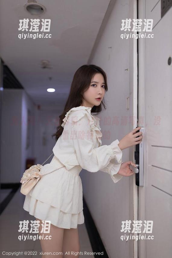 秀人网-汁汁 秀人网 - 天台特辑:汁汁的高清写真,没看出啥特别的