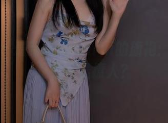 秀人网 – 最新瑞瑞ruirui的旗袍：果然还是紫色最撩人？