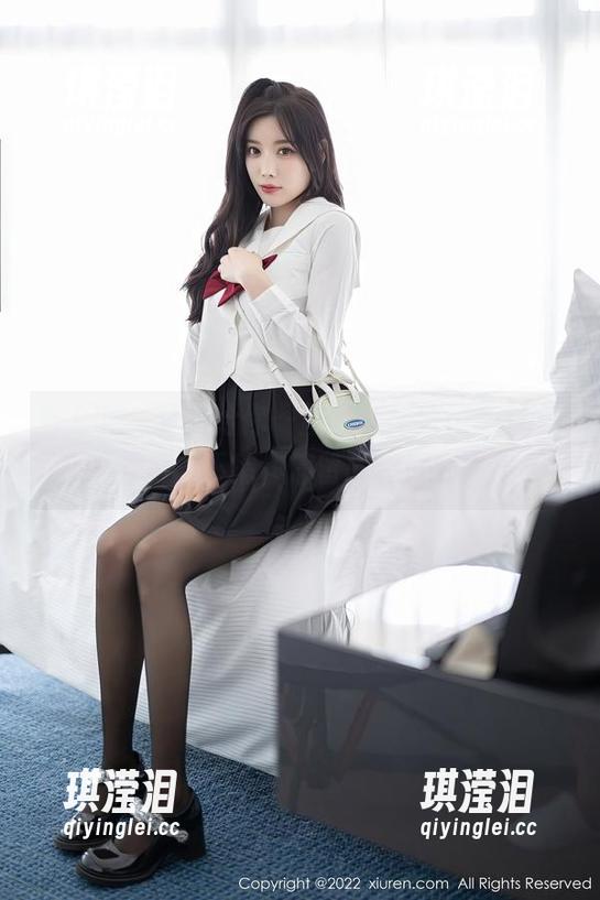 秀人网 - 免费给你一整波顾楚楚Maily的礼服合集，不稍作停留就要尾随而上。