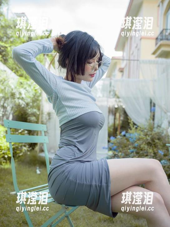 适合冬季的白色套图再次更新，秋和柯基依旧坚持这个“雪人”计划！