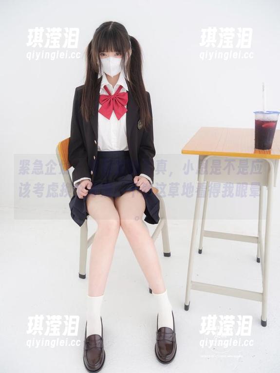 紧急企划-小恩 紧急企划 - 夏日定制写真,小恩是不是应该考虑换个背景,不然这草地看得我眼晕。