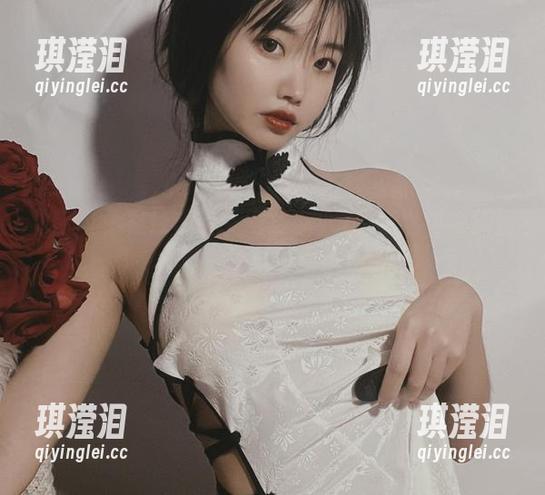 纪念小小v 微密圈 - 在线解锁:纪念小小v的红色内衣原图,真是个‘时尚小姐’