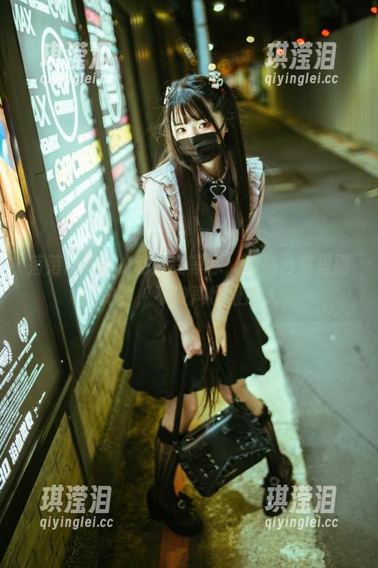 落落Raku的私房在等你，油亮合集里面的安静，不做声也很迷人。