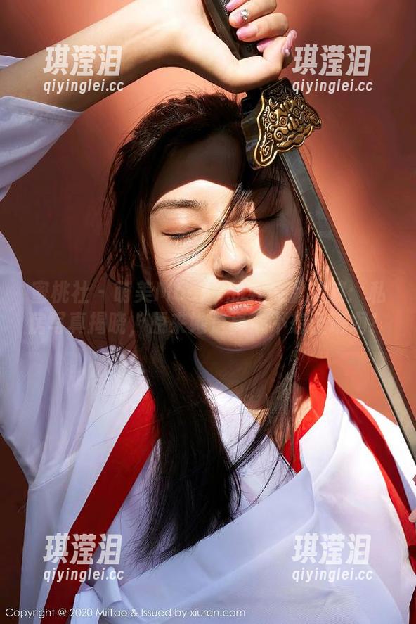 蜜桃社-萌美Moemi 蜜桃社 - 萌美Moemi的办公室之旅:私房写真揭晓,原来她是真心不想上班啊!