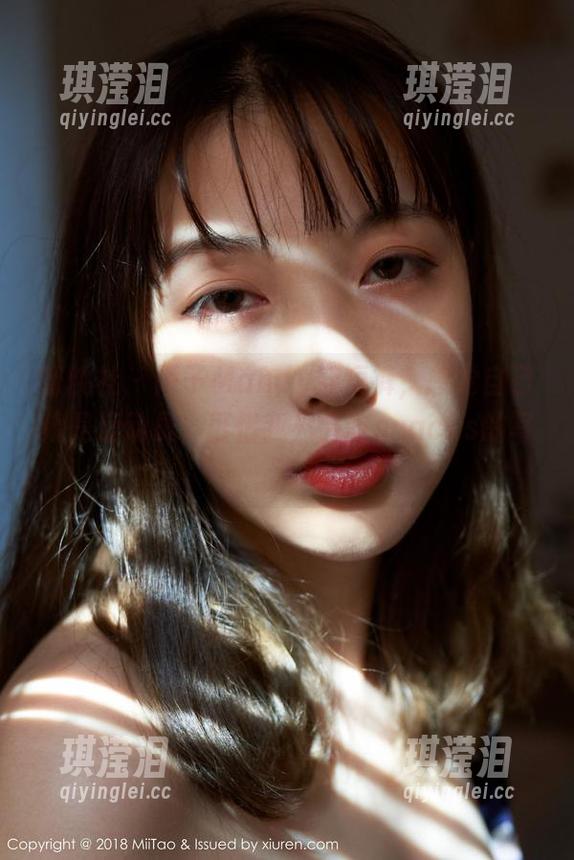蜜桃社-陌子Mandy 蜜桃社 - 陌子Mandy穿短裤,感觉自己像是运动员,可惜我只会吃snacks的写真