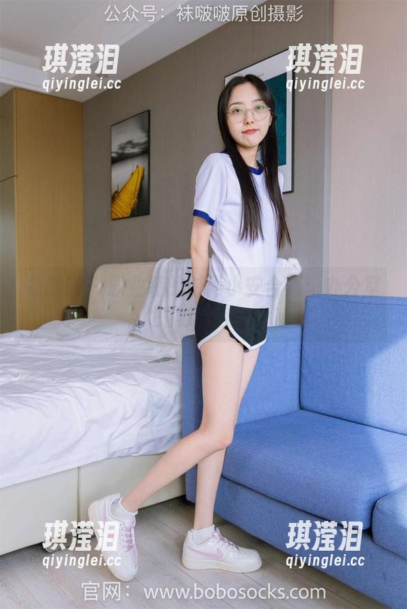 袜啵啵 - 职业装的时尚小安合集：办公室也能走红毯。