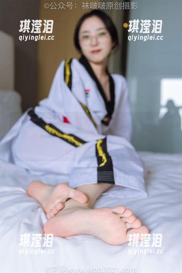 袜啵啵 - 小淳和她的私房日常，哦亲，你肯定没见过如此裸足的图，图片先别急，让我也瞧瞧！