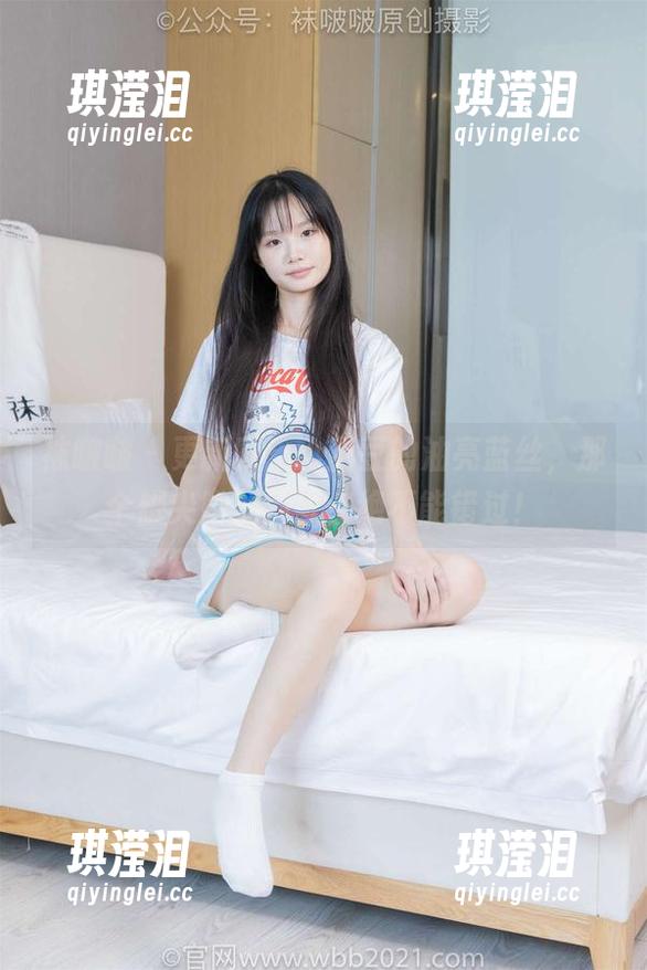袜啵啵-小甜豆 袜啵啵 - 更新啦!小甜豆的油亮蓝丝,那个脚尖微加固款你绝不能错过!