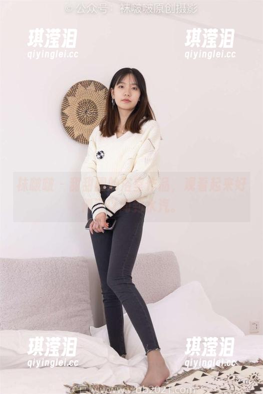 袜啵啵 - 甜甜圈的浴室作品，观看起来好像可以闻到水汽。