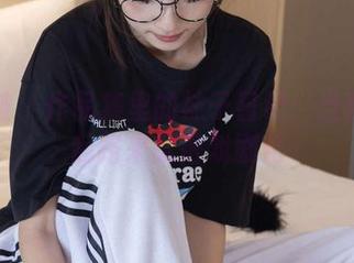 袜啵啵 – 作品集里的袜子日记：当稚予走起路来就很戏剧化