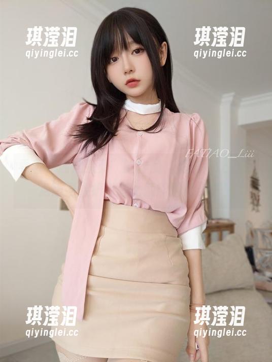 看着“迷之呆梨”的作品，清纯得让我有点想要嫉妒，怎么就能那么无辜！