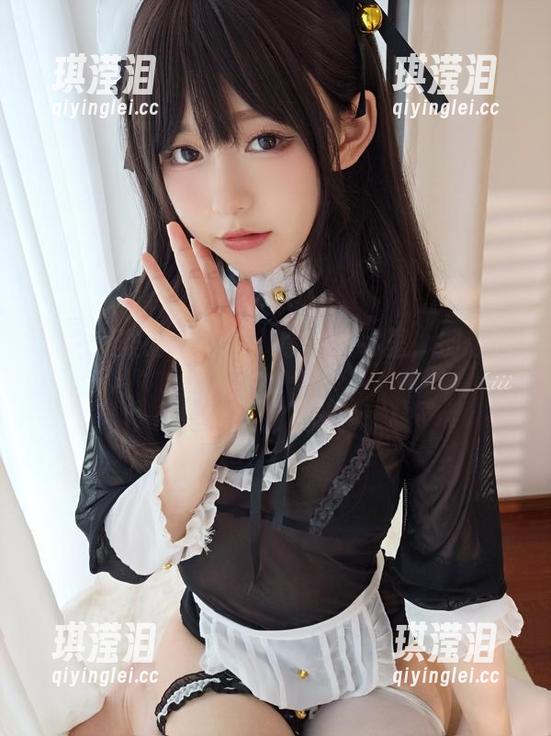 迷之呆梨的写真集：你在看哪里，别想跑了！