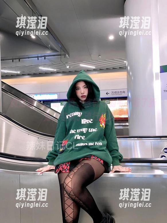 陈佩奇 微密圈 - 这组写真,陈佩奇的毛衣有了新宠,变成了流行趋势?