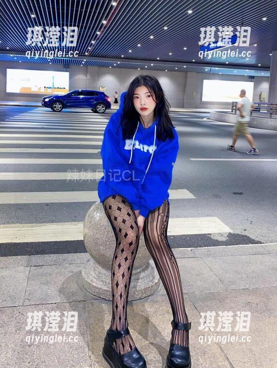 微密圈 - 却是陈佩奇的校服，在线美图看了让人想重回学生时光
