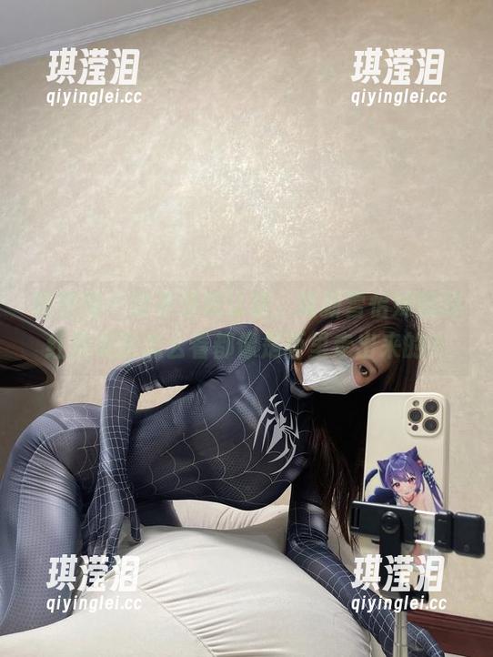 雪怡妹纸 微密圈 - 这不是我认错,最新雪怡妹纸的红黑美图怎么看都像是画里走出来的?