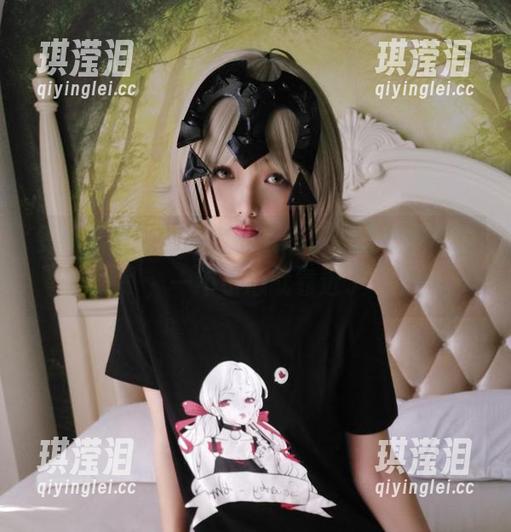 雯妹不讲道理又出新航线了，婚纱照原图，一不小心就靠近了