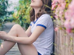 青豆客 – 黑色图集：颖莹儿YY又恢复“黑暗面”，是不是该叫一声救命？！