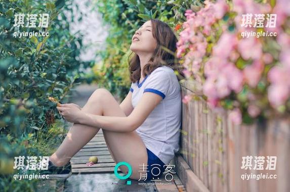 青豆客 - 黑色图集：颖莹儿YY又恢复“黑暗面”，是不是该叫一声救命？！