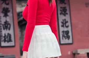 魔镜街拍 – 芝芝的全套蓝色泳衣,让我思考泳池的意义…和酒吧的调酒师!