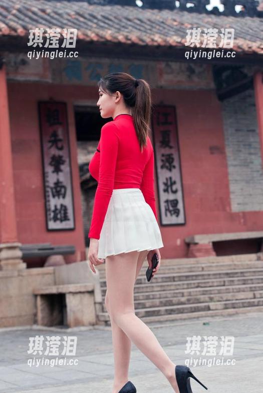 魔镜街拍-芝芝 魔镜街拍 - 芝芝的全套蓝色泳衣,让我思考泳池的意义…和酒吧的调酒师!