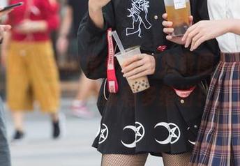 魔镜街拍:当健身女神和免费图片碰撞,你的早晨该有多缤纷!